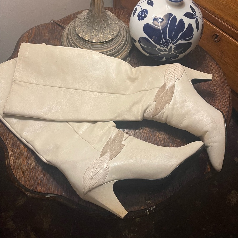 Vintage Gloria Vanderbilt boots with feather detail.